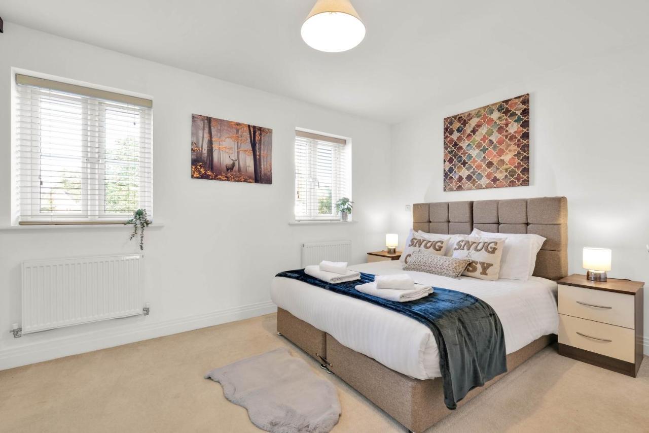 Foxherne 5Bdr 3Ba Serviced House With Parking - Slough By 360Stays Esterno foto
