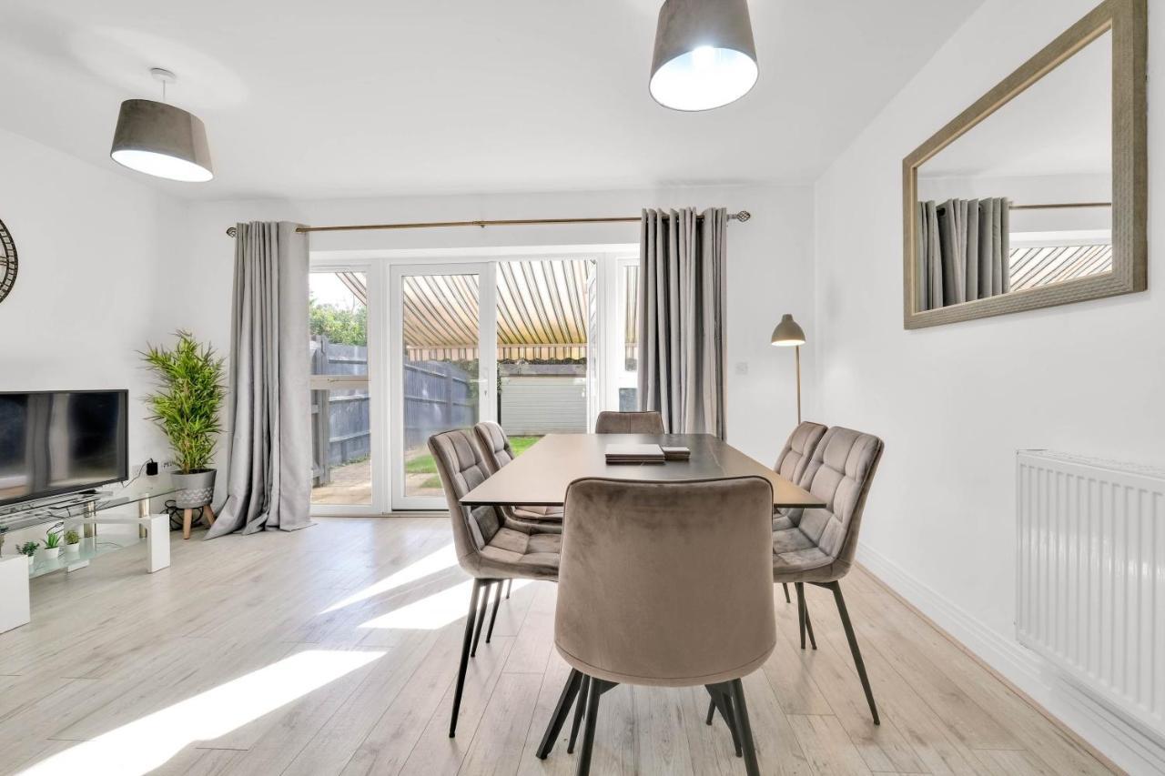 Foxherne 5Bdr 3Ba Serviced House With Parking - Slough By 360Stays Esterno foto