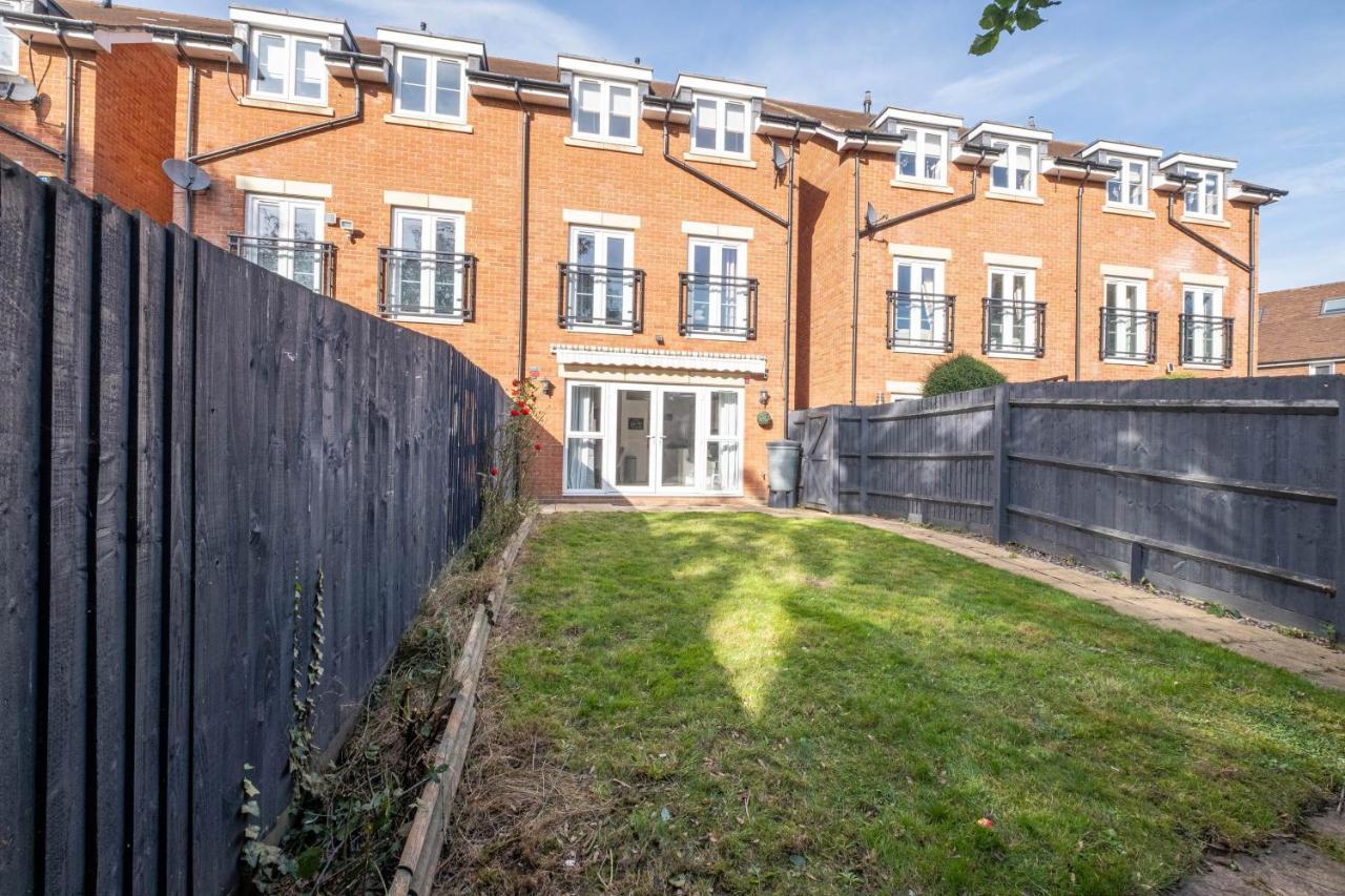 Foxherne 5Bdr 3Ba Serviced House With Parking - Slough By 360Stays Esterno foto