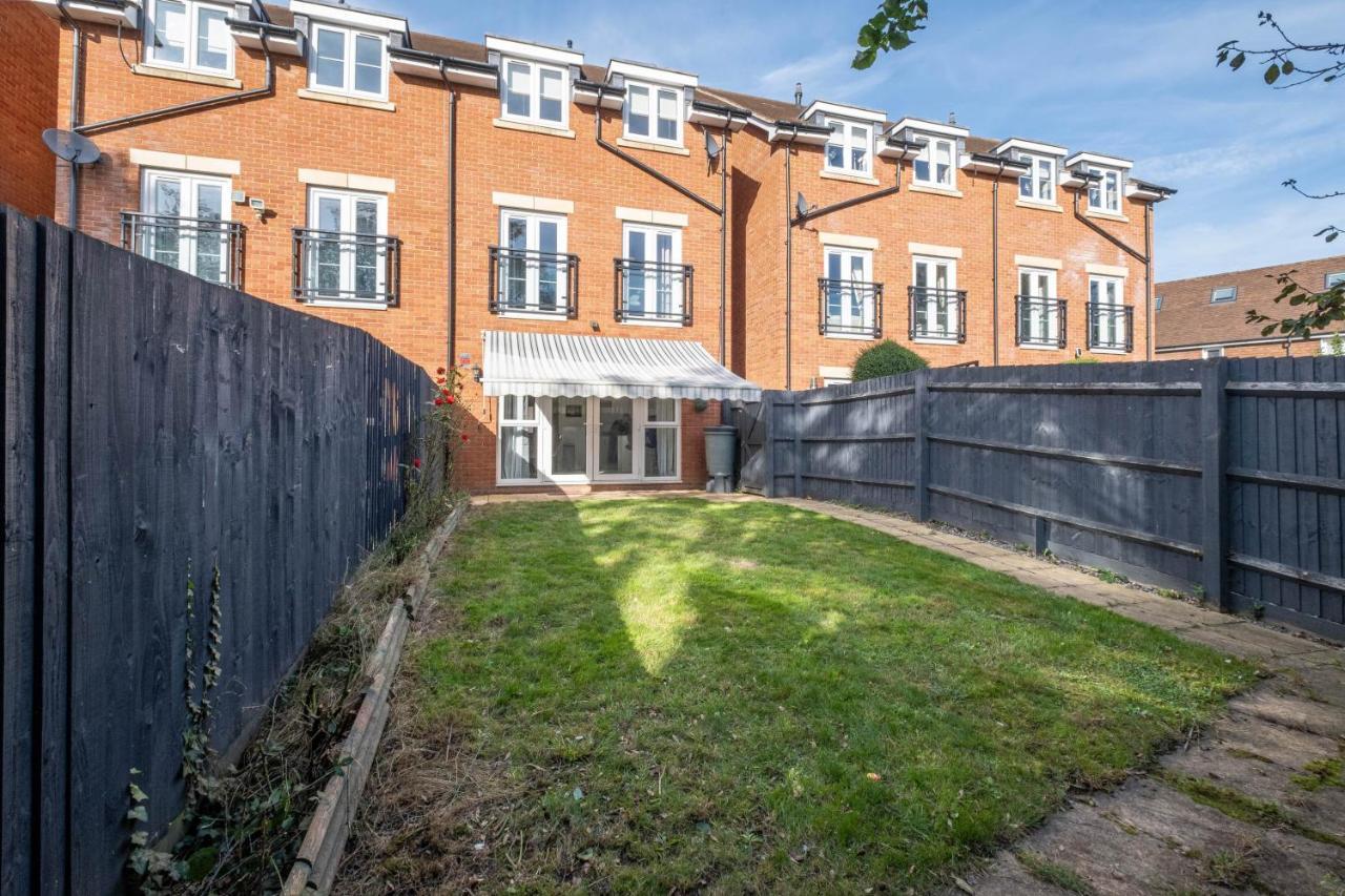 Foxherne 5Bdr 3Ba Serviced House With Parking - Slough By 360Stays Esterno foto