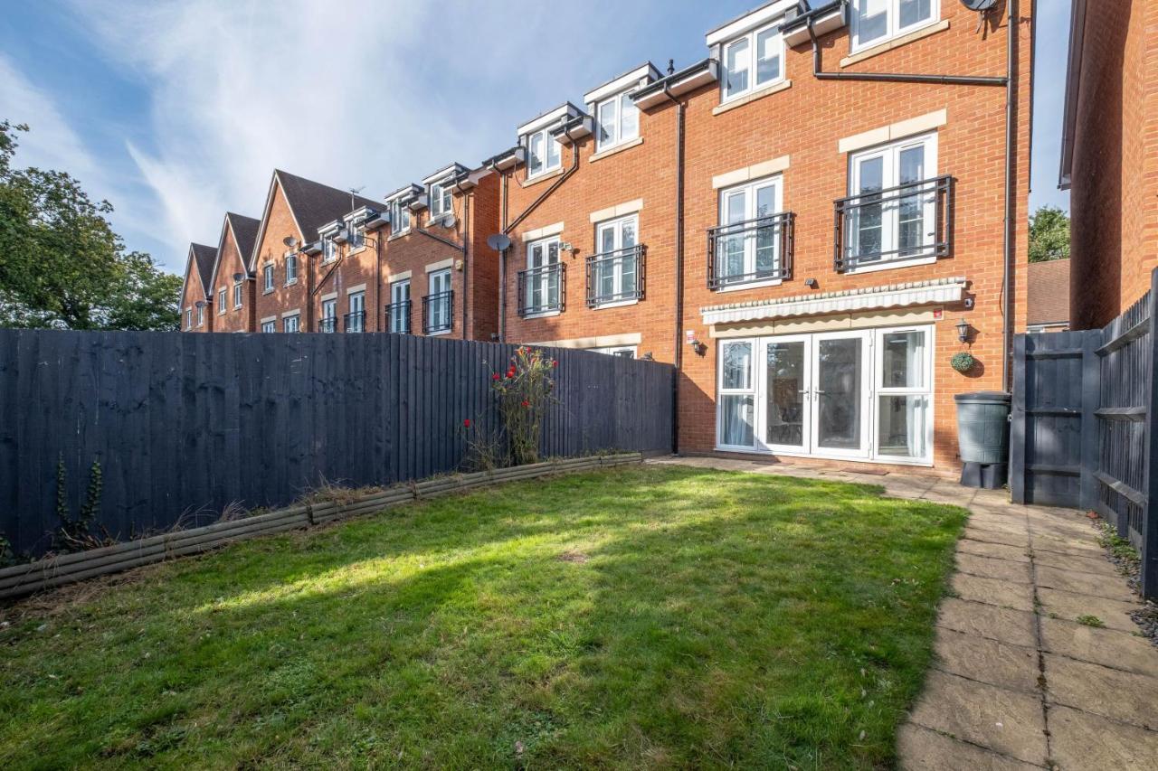 Foxherne 5Bdr 3Ba Serviced House With Parking - Slough By 360Stays Esterno foto