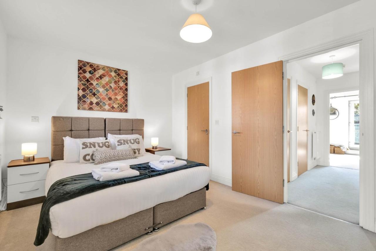 Foxherne 5Bdr 3Ba Serviced House With Parking - Slough By 360Stays Esterno foto