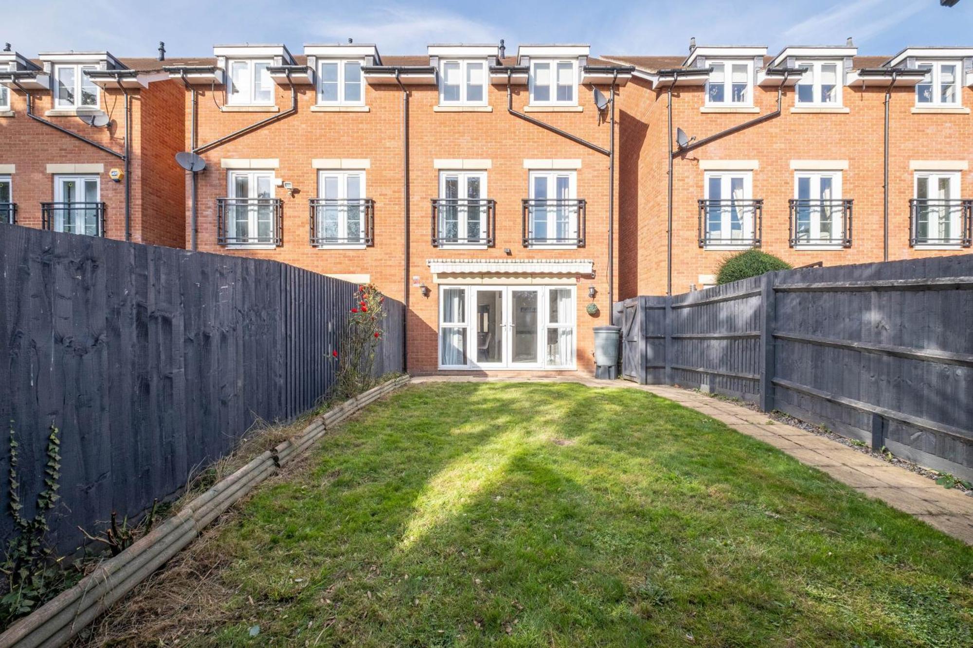 Foxherne 5Bdr 3Ba Serviced House With Parking - Slough By 360Stays Esterno foto